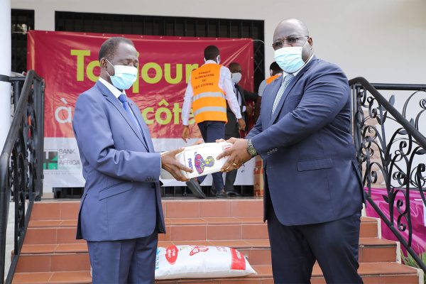 Remise de dons Banque alimentaire de Côte d'Ivoire photo 7-box